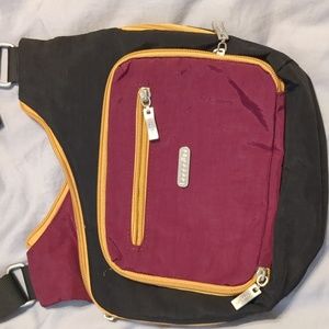 Baggallini cross body bag